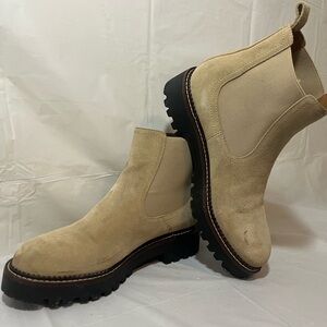 Caslon Water Resistant Lug Chelsea beige Size 7.5